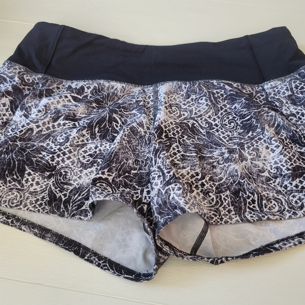 Lululemon Run Times Short II in Serigraph Alpine White Black Multi / Black - Picture 8 of 13
